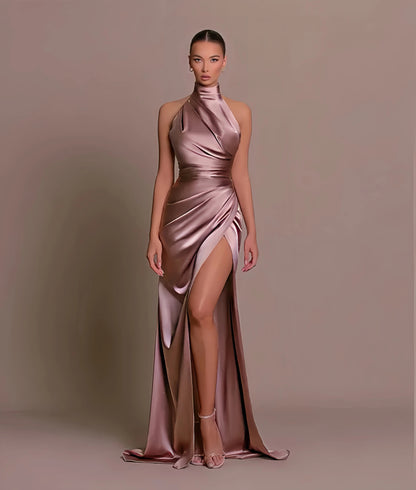 Elegantes Satin-Abendkleid mit modernen Details